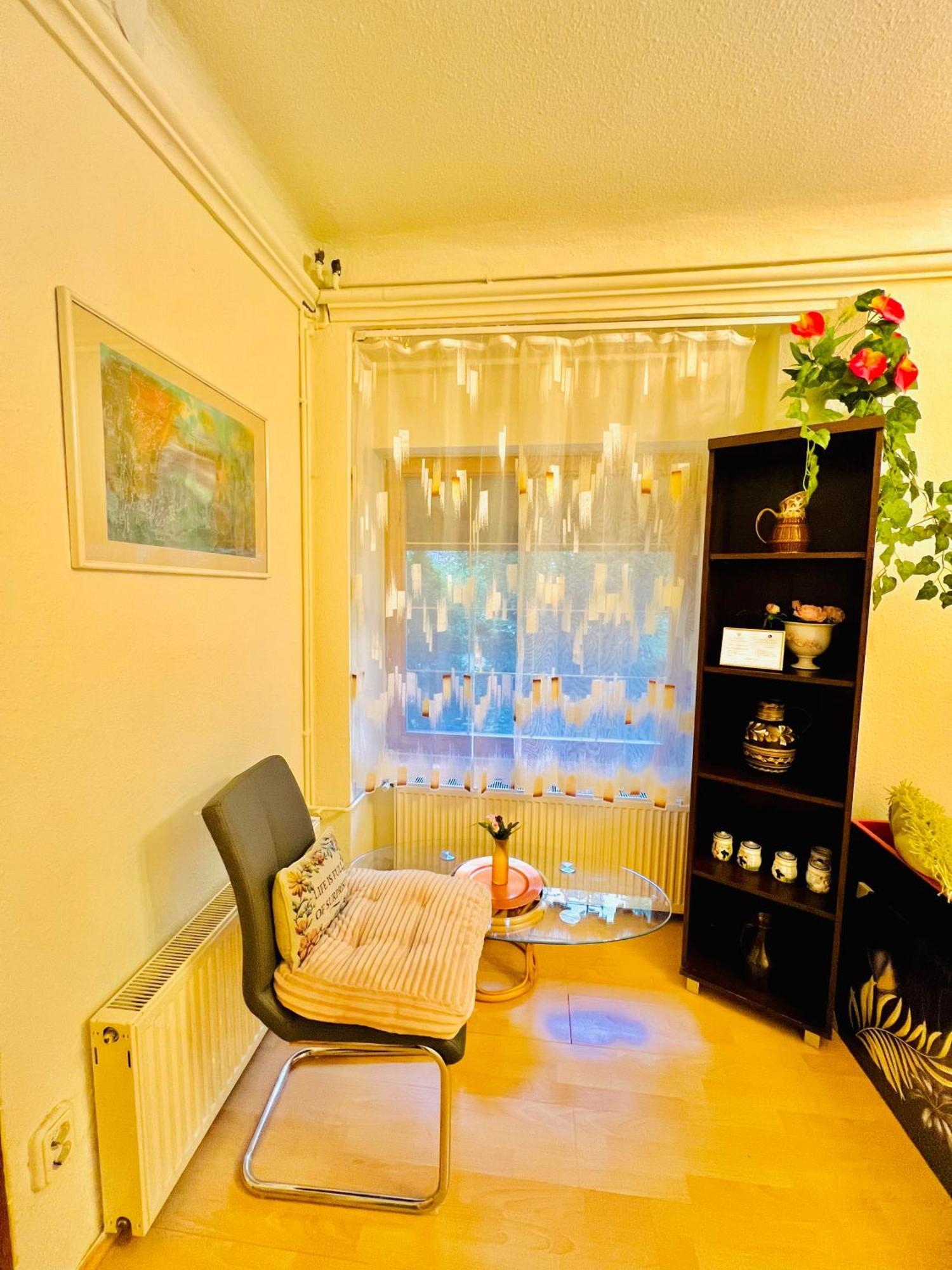Chloe Ll Apartment *