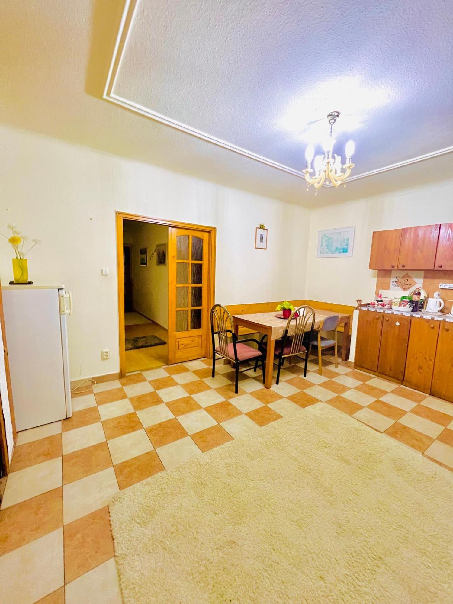 Chloe Ll Apartmán